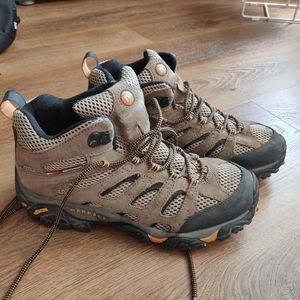 Merrell Moab hiking boom